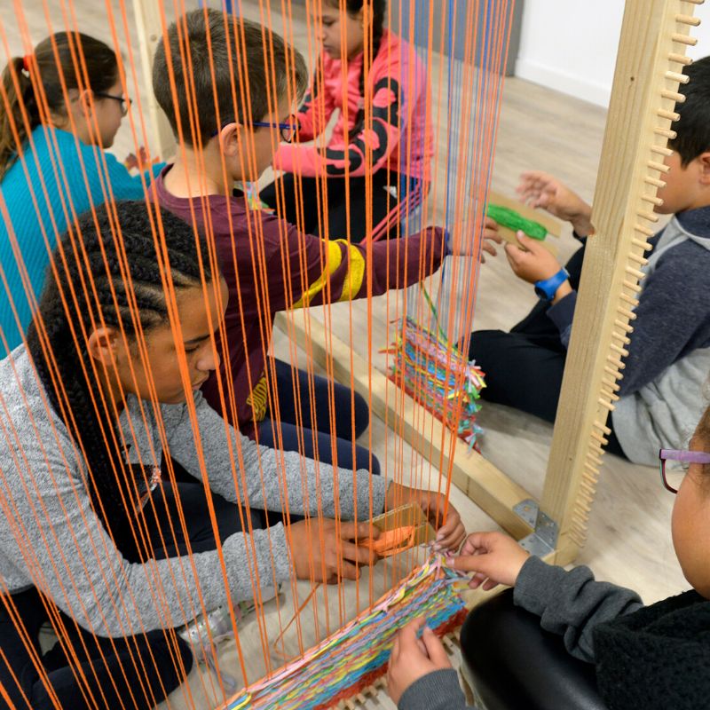 Talleres escolares Soledad Sevilla. El sentimiento del color